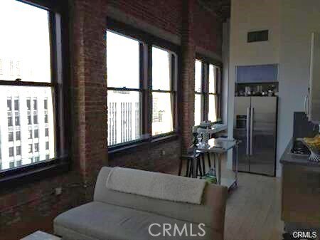 Building Photo - 460 S Spring St