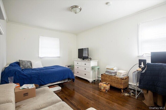 Building Photo - 525 E Beech St