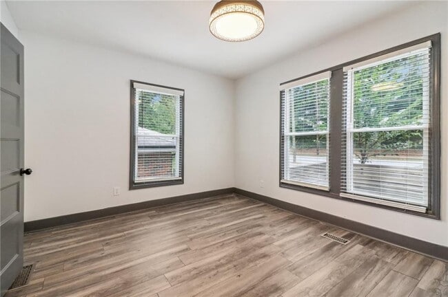 Building Photo - 1393 Westview Dr SW