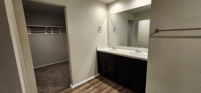 Building Photo - 702 Rd 5138