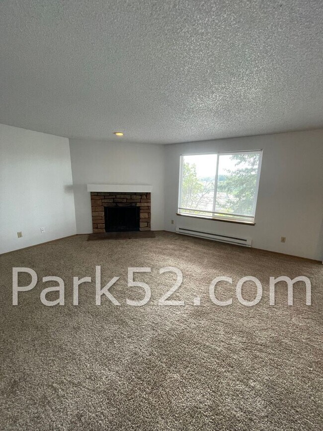 Building Photo - 1/2 Off First Full Month! Upper Floor 2 Bedroom Apartment With Washer/Dryer!