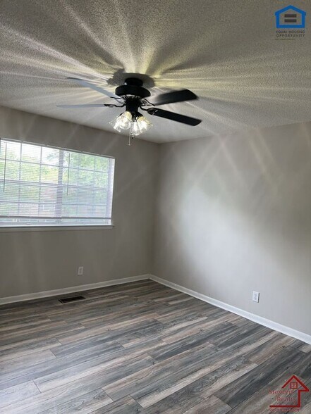 Building Photo - 4127 Wilkesview Dr