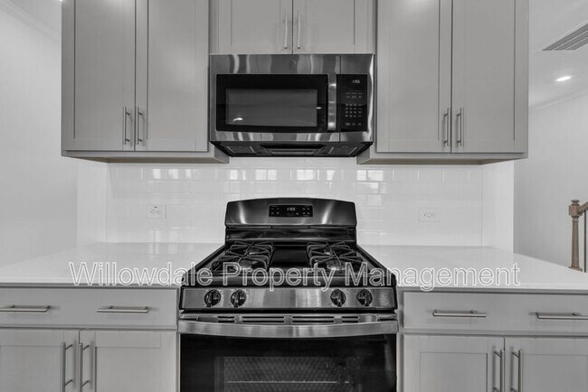 Building Photo - 749 Swim Cave Ln