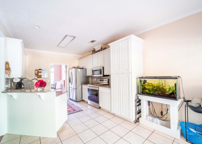 Building Photo - 35 Bridle Ct