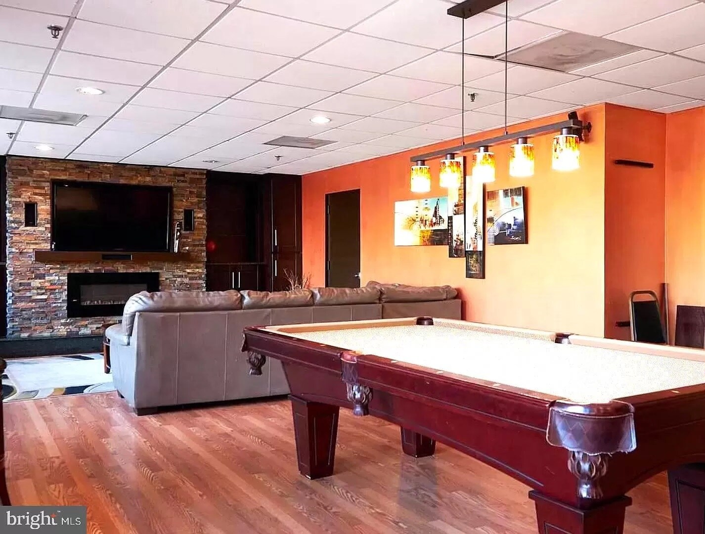 Club Room - 3800 Powell Ln