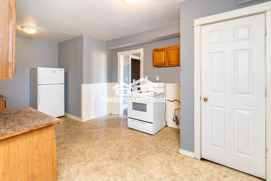 Primary Photo - 568 N Farrington St