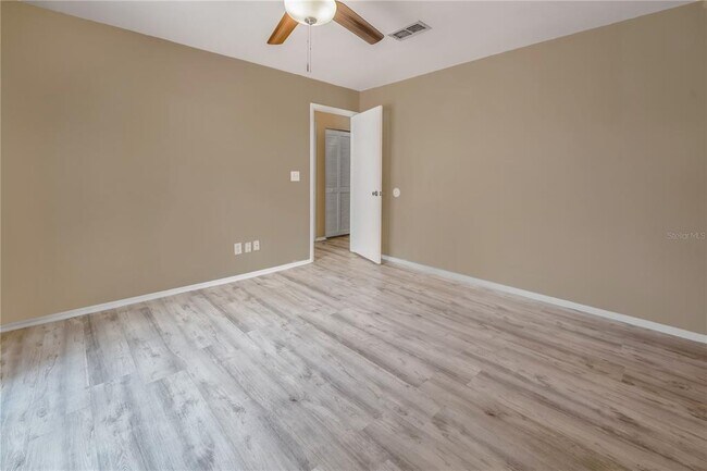 Building Photo - 3826 Lake Shore Dr