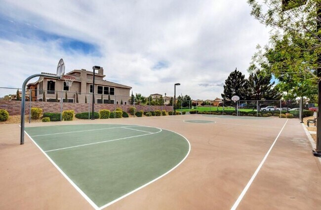 Building Photo - BEAUTIFUL 4 BEDROOM HOME IN GUARD GATED COMMUNITY!