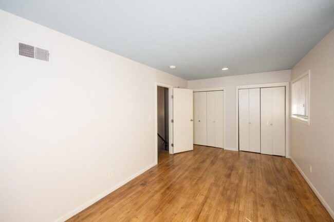 Building Photo - 9619 Outlook Dr