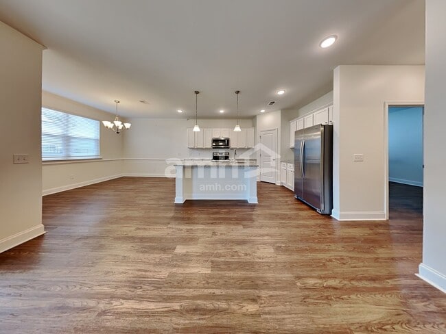 Building Photo - 526 Lateleaf Dr