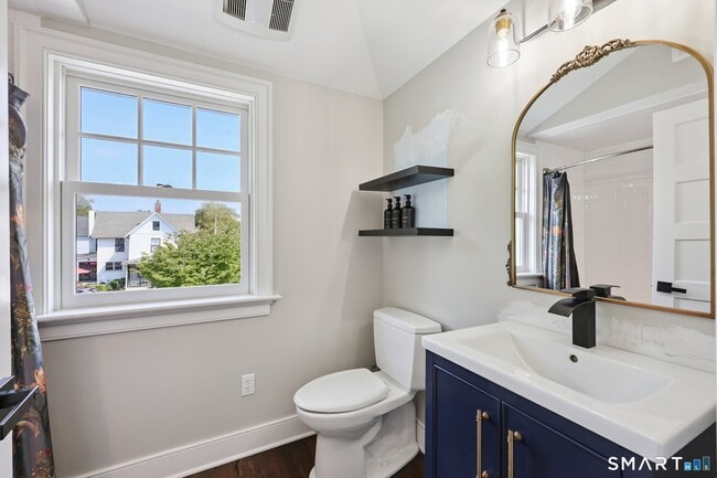 Building Photo - 19 Middle Beach Rd