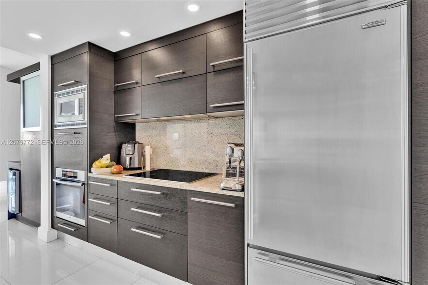 Building Photo - 900 Biscayne Blvd