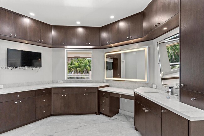 Building Photo - 6190 SW 102nd St