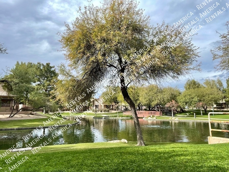 Building Photo - 2000 W Periwinkle Way