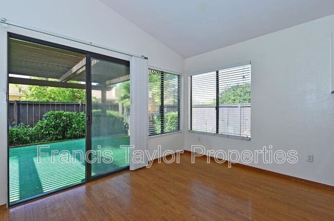 Building Photo - 11893 Caminito Ryone