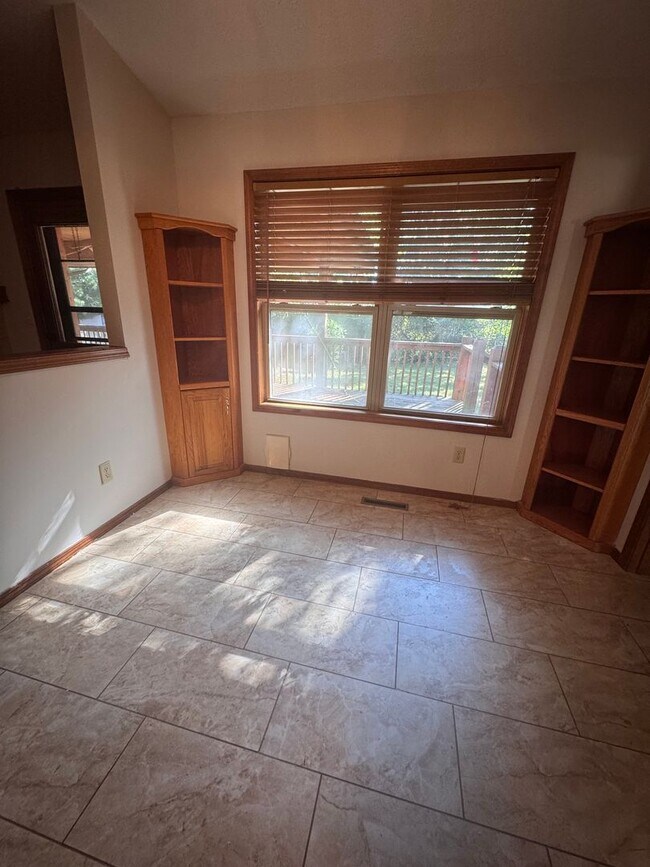 Building Photo - Spacious Home with large parklike yard