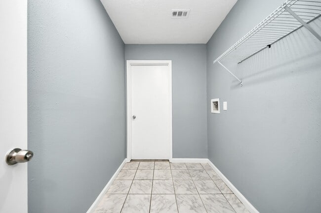 Building Photo - 10011 Berry Limb Dr