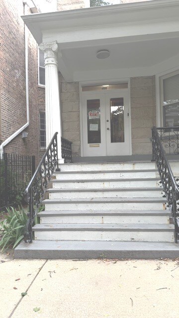Building Photo - 4511 N Greenview Ave