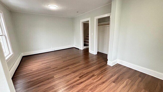 Building Photo - 10 Eames St