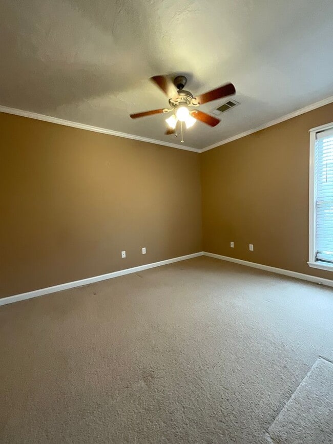 Building Photo - 110 Delia Dr