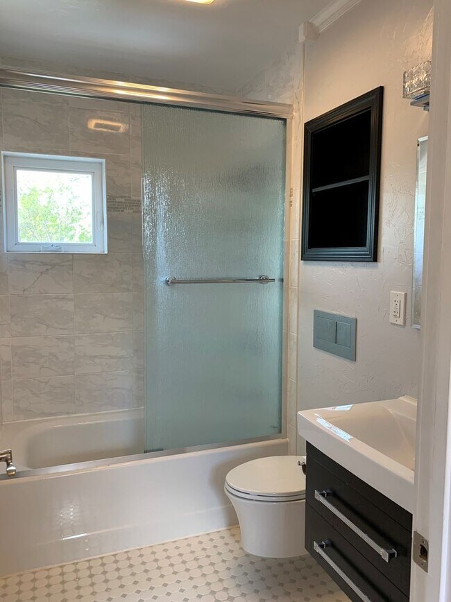 Building Photo - The Eagle Tower