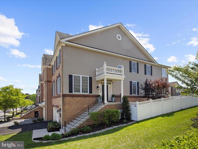 Building Photo - 8512 Pine Springs Dr