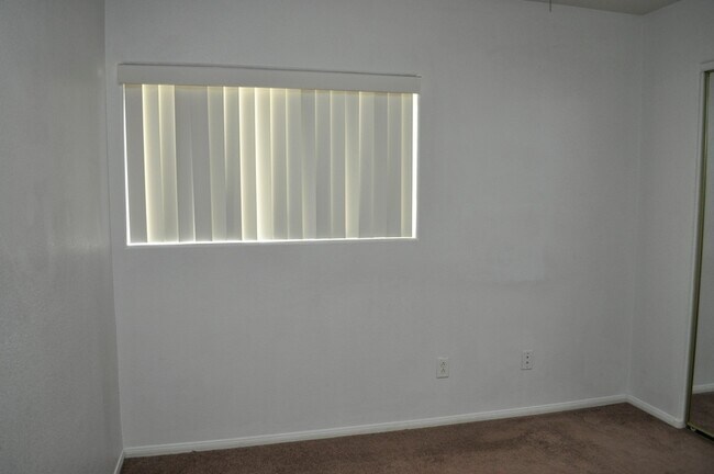 Building Photo - 452 Groft Way
