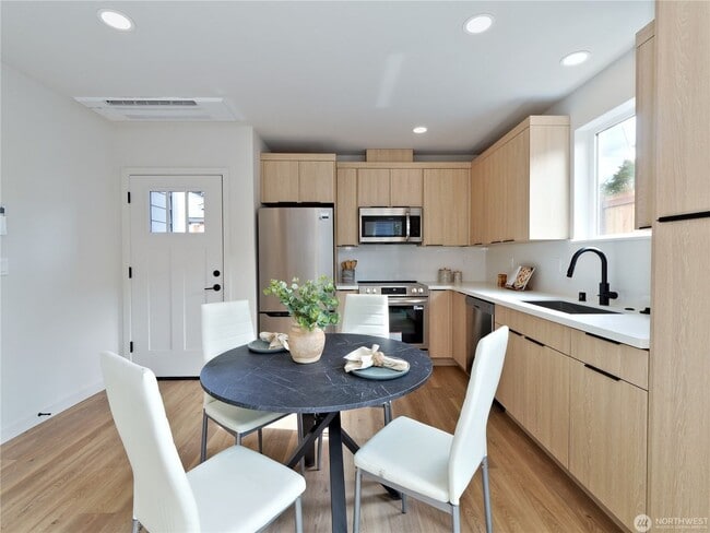 Building Photo - 6918 Flora Ave S