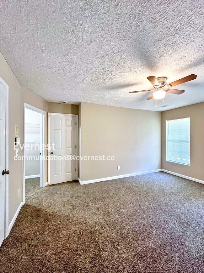 Building Photo - 5005 Cobblestone Creek Dr