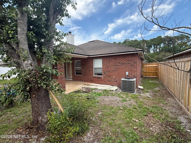 Building Photo - 12856 Chets Creek Dr N