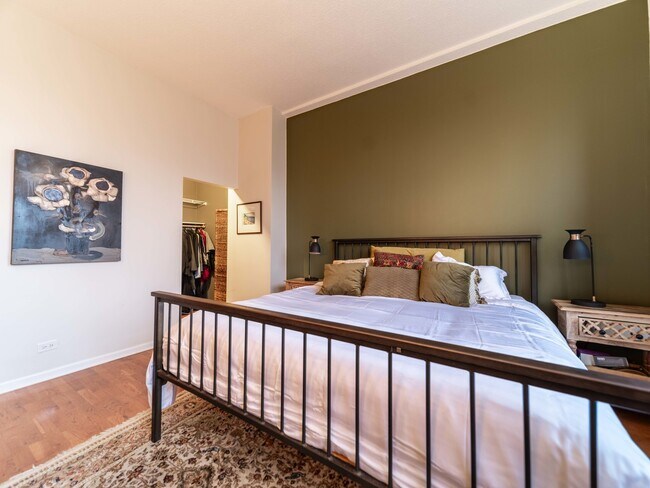 Building Photo - 600 S Dearborn St