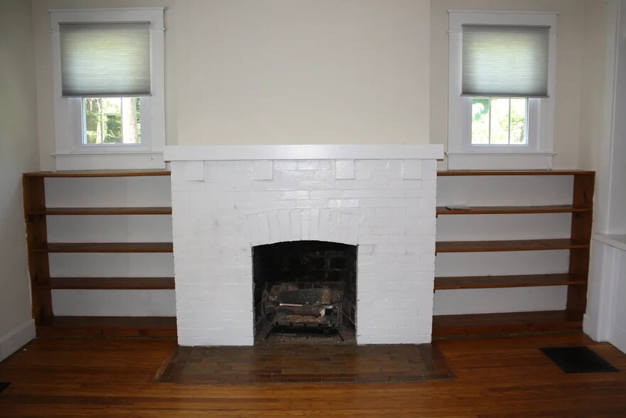 Building Photo - 611 S Park Ave