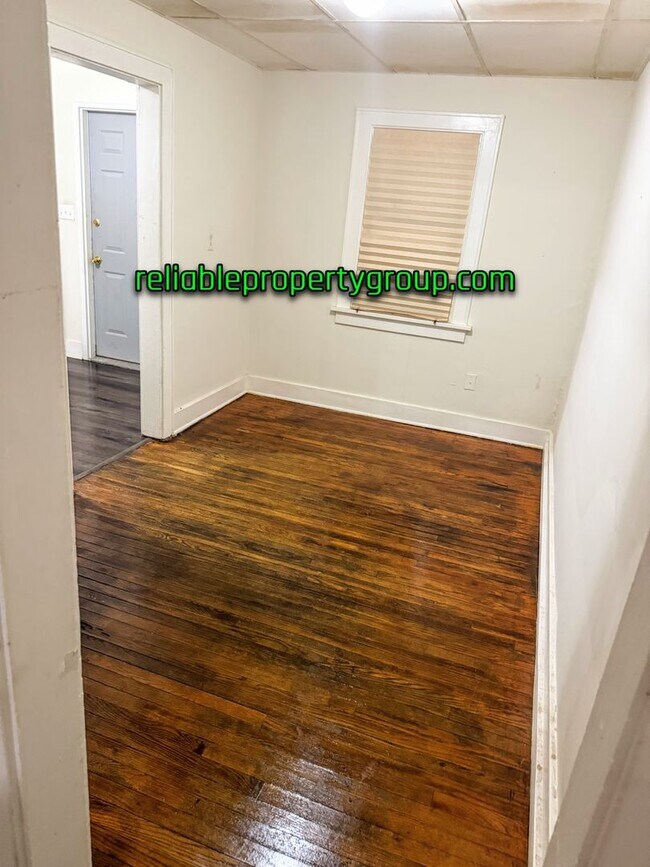 Building Photo - 610-612 W 3rd St