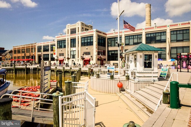 Building Photo - 1808 W Abingdon Dr