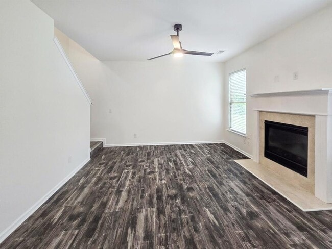 Building Photo - 1437 Balvaird Dr SE
