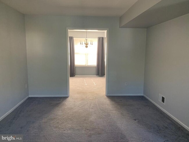 Building Photo - 2000 S Woodmill Dr