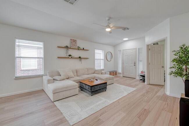 Building Photo - 436 Grey Feather Ct