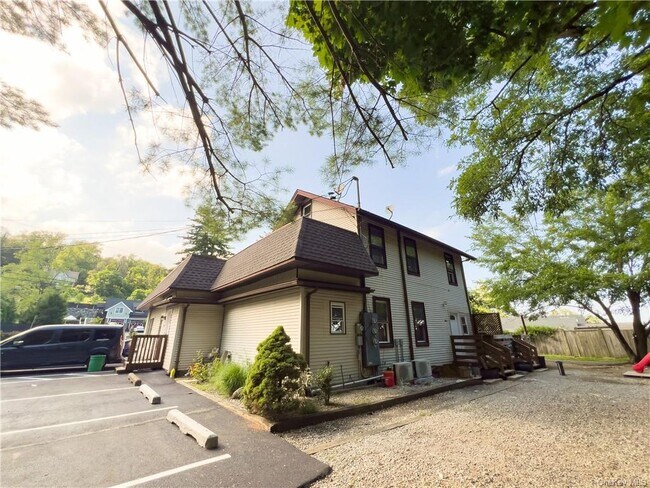 Building Photo - 456 N Liberty Dr