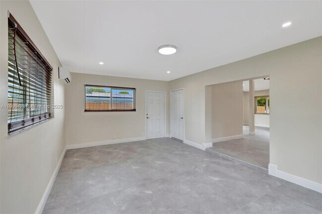 Building Photo - 3480 SW 20th St