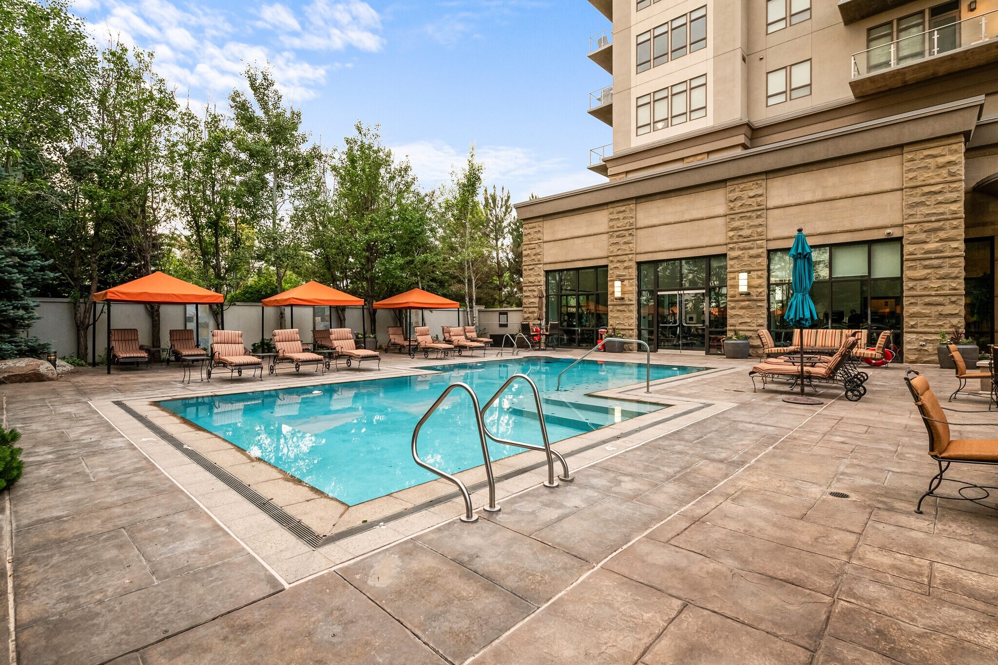 West Pool - 5455 Landmark Plz