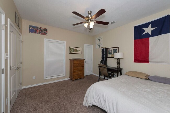 Building Photo - 4207 Aspen St