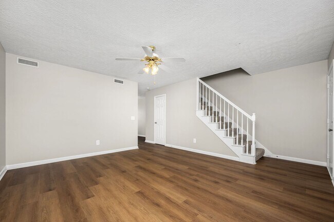 Building Photo - Hamlet Square Townhomes -2304A