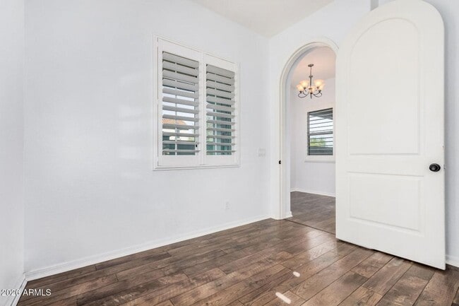 Building Photo - SFH 4-3