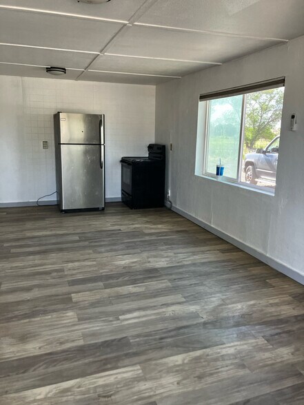 Building Photo - 498 N Main St