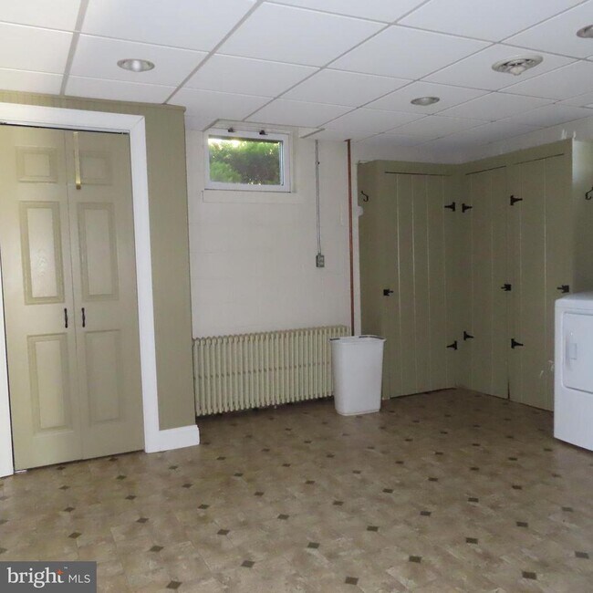 Building Photo - 14109 Buchanan Trail W