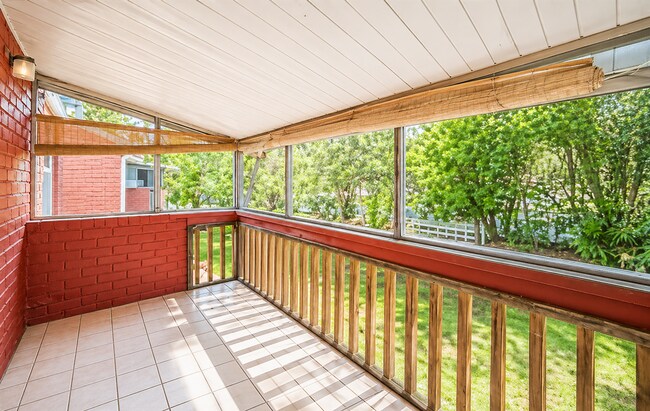 Building Photo - FOR RENT – CHARMING 1-BEDROOM CONDO IN SAINT PETERSBURG, FL