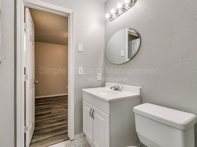 Building Photo - 3204 NE 11th St