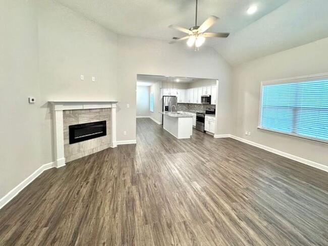 Building Photo - Now Leasing a 4-Bedroom 3 Bath Home In Som...