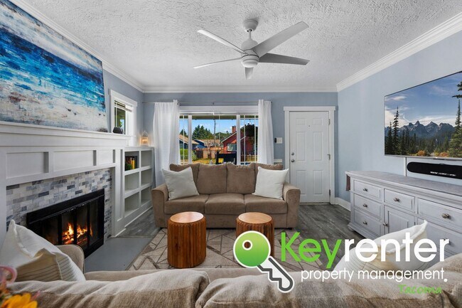 Building Photo - Remodeled Tacoma Gem with Private Yard, Ga...