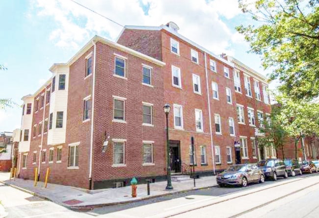 Building Photo - 303 S 11th St